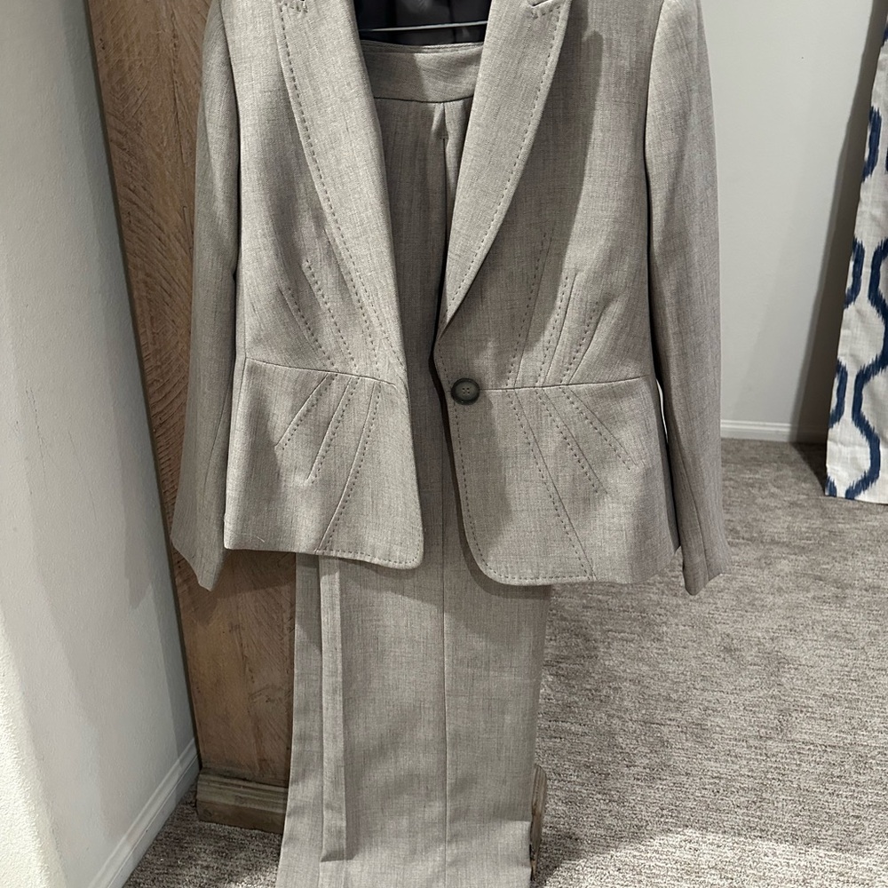 Women’s Kasper Light Gray Suit Set